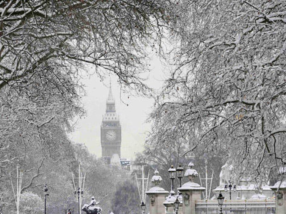 Sneg je ohromil London.