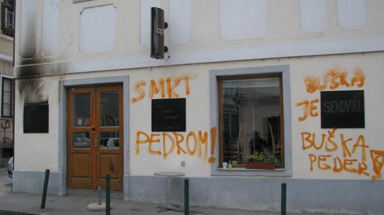 cafe open, geji, gay, lokal, grafiti