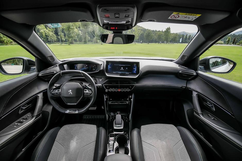 Pugeot e-2008 | Avtor: Saša Despot