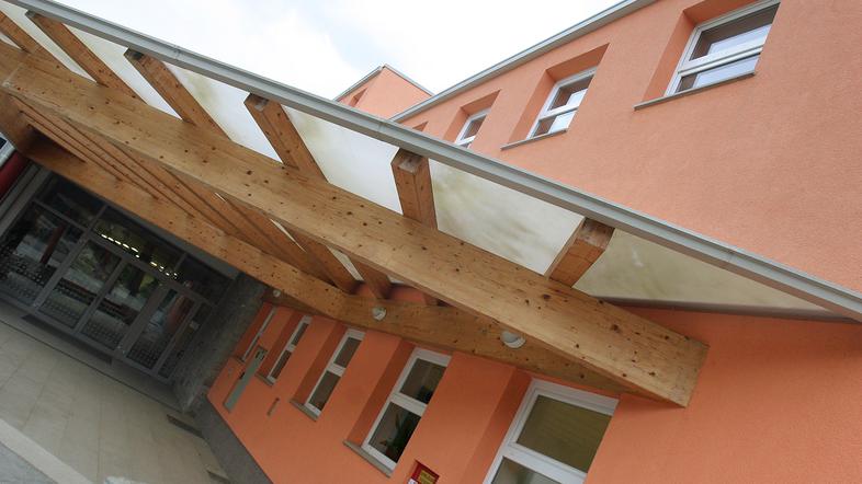 “Najprej so kros tekli najstarejši, naši otroci pa na razbeljenem asfaltu ob 11.