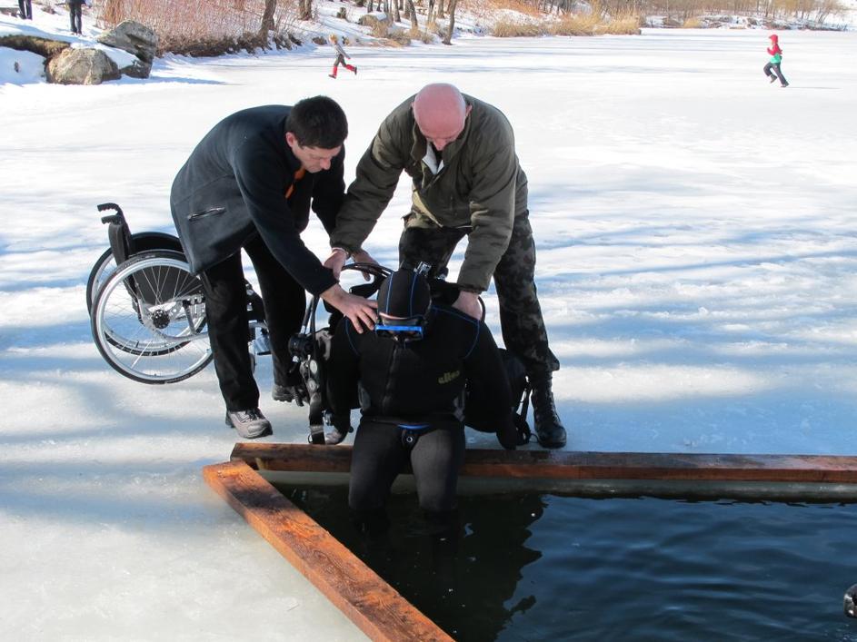 Prvi potop pod led ljudi s poškodovano hrbtenjačo, Kočevsko jezero