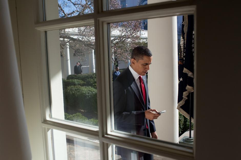 Obama in telefon | Avtor: Profimedias