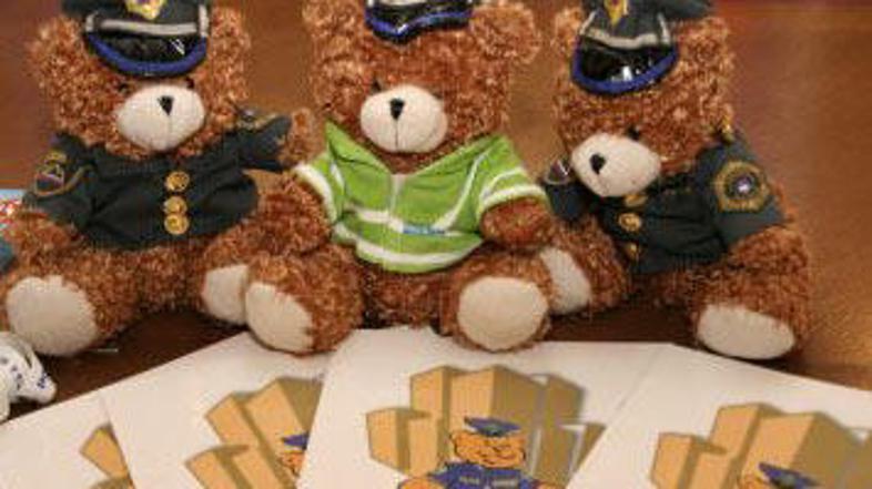 Vsi petošolci bodo v okviru projekta prejeli brezplačne delovne zvezke Policist 
