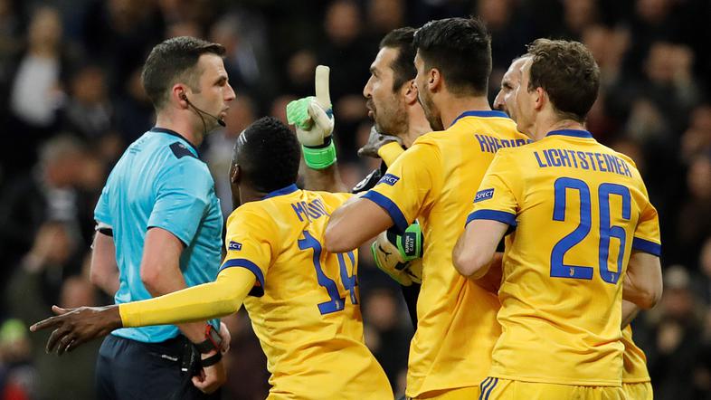 gianluigi buffon michael oliver
