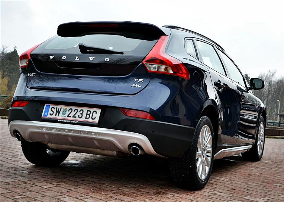 Volvo V40 cross country | Avtor: Gregor Prebil