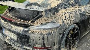 poplavljeni šporsche cayman GT4 RS