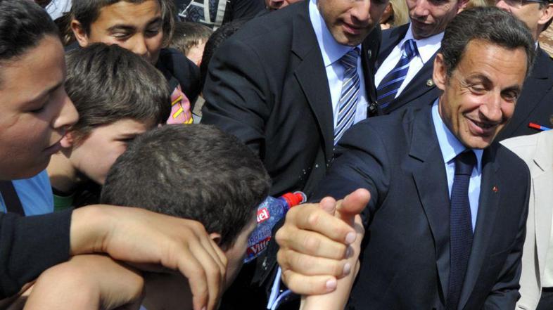 Kdo je v predsednika zalučal plastenko, še ni znano. (Foto: Reuters)