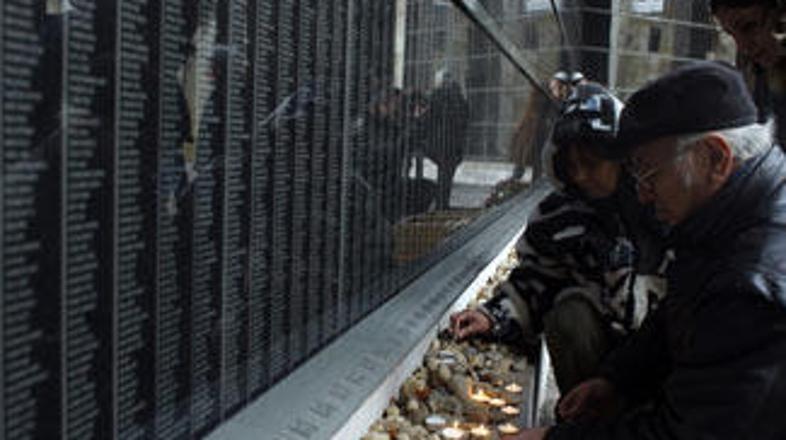 Na žrtve holokavsta so se spomnili tudi v Budimpešti. Med 2. svetovno vojno je b