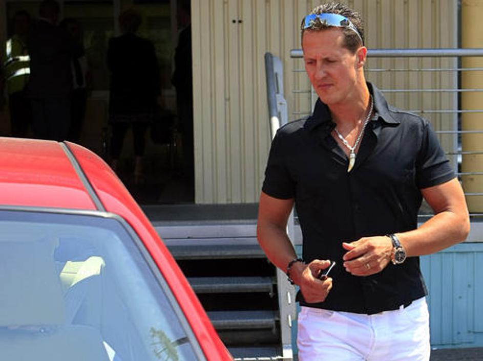 Michael Schumacher na letališču v Budimpešti, od koder se je odpravil na obisk k