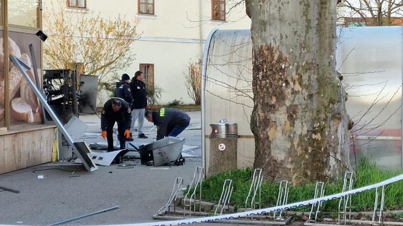 razstreljeni bankomat MS