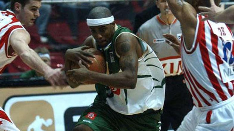 Košarkarji Union Olimpije niso našli rešitve za neustavljivega Omarja Cooka.