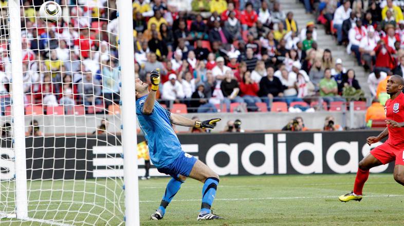 Samir Handanović je impresioniral Angleže. (Foto: EPA)