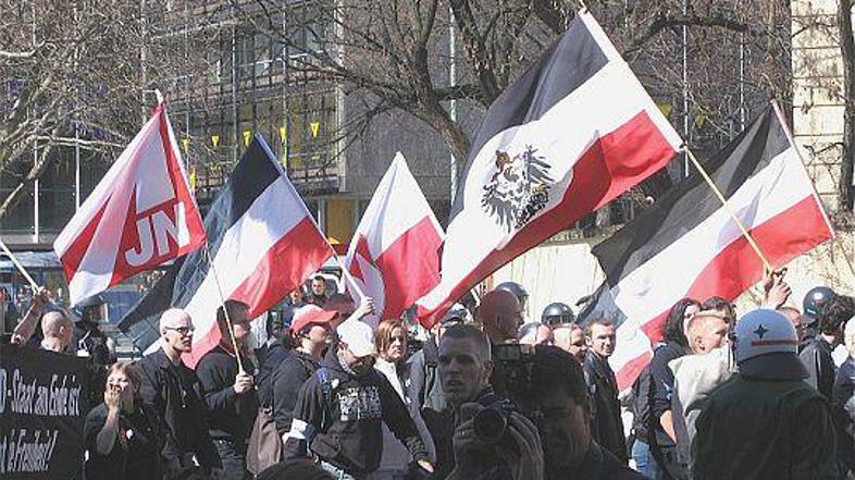 V letu 2008 se je v Nemčiji zgodilo 14 tisoč kaznivih dejanj, ki so bila povezan