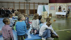 slovenija 02.09.13, sola, prvi solski dan, solarji, starsi, otroci, prvosolcki, 