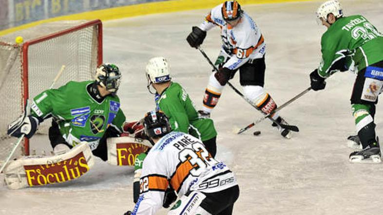 Najbolj šepa obramba. Na zadnjih dveh tekmah je Olimpija dobila 13 golov.