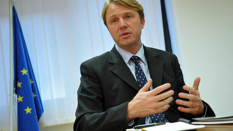 Golobiča smo prek SMS-sporočil zaman prosili za potrditev ali zanikanje informac