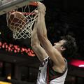 Ker je Andrew Bogut nezamenljiv, Primož Brezec ne dobiva priložnosti. (Foto: Reu