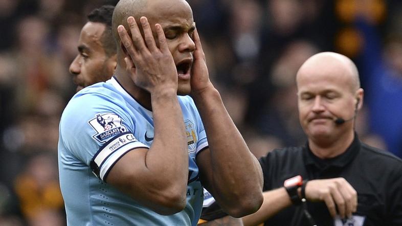 Kompany Lee Mason rdeči karton Hull City Manchester City