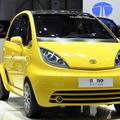 Osnovni model avtomobila ima dvocilindrični motor, štiri prestave, doseže pa hit