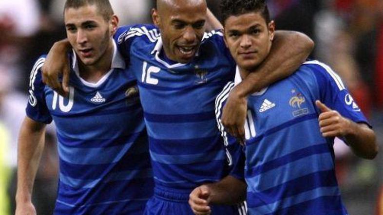 Benzema, Henry in Ben Arfa so bili skupaj s soigralci izžvižgani na domači tekmi