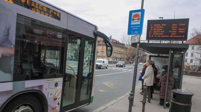 Prikazovalnik avtobusnih prihodov