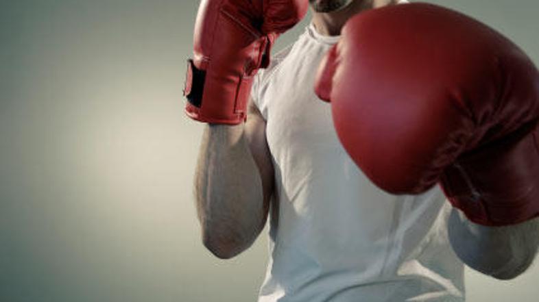 Tri romunske boksarje so v veleblagovnici ujeli pri kraji.