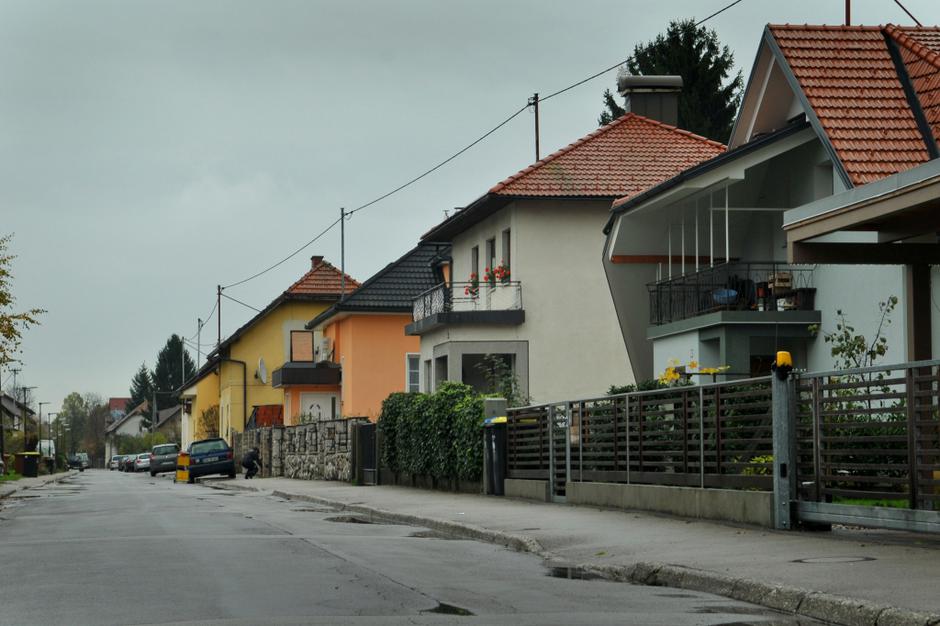 slovenija 22.11.13, hisa, hise, druzinske hise, druzinska hisa, ulica, naselje,  | Avtor: Anže Petkovšek