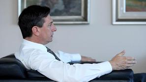 Premier Borut Pahor obljublja, da bo dobro razmislil. (Foto: Dejan Mijovič)