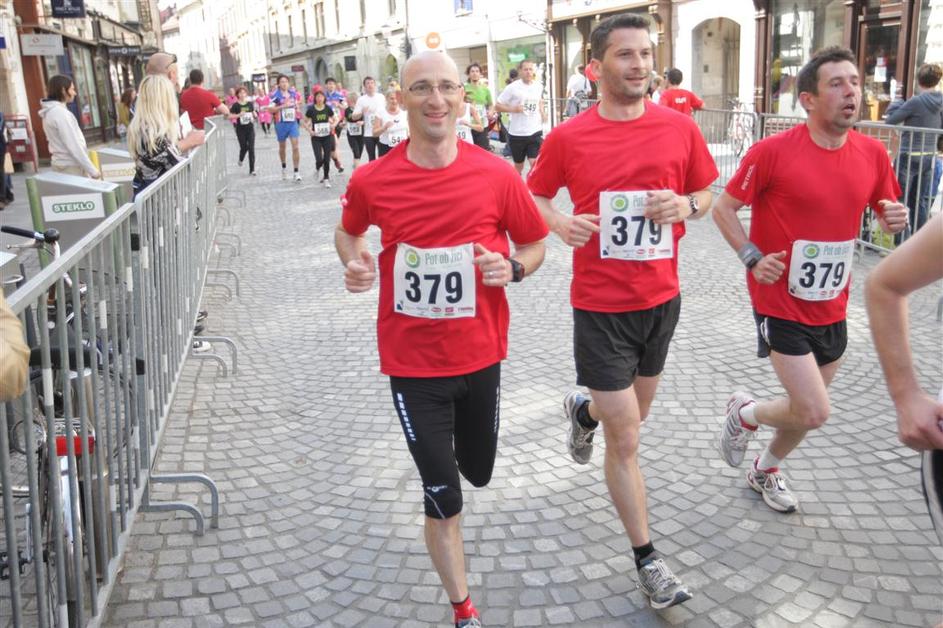 Če želite visokoresolucijsko fotografijo, nam pošljite elektronsko sporočilo na 