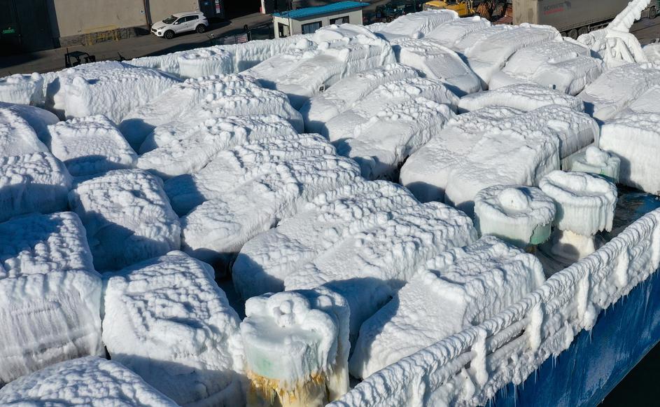 zamrznjeni avtomobili, ladja, vladivostok