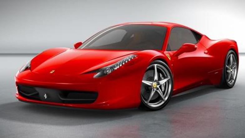 Prve fotografije kažejo, da je 458 zelo skladno oblikovan avtomobil brez odvečni