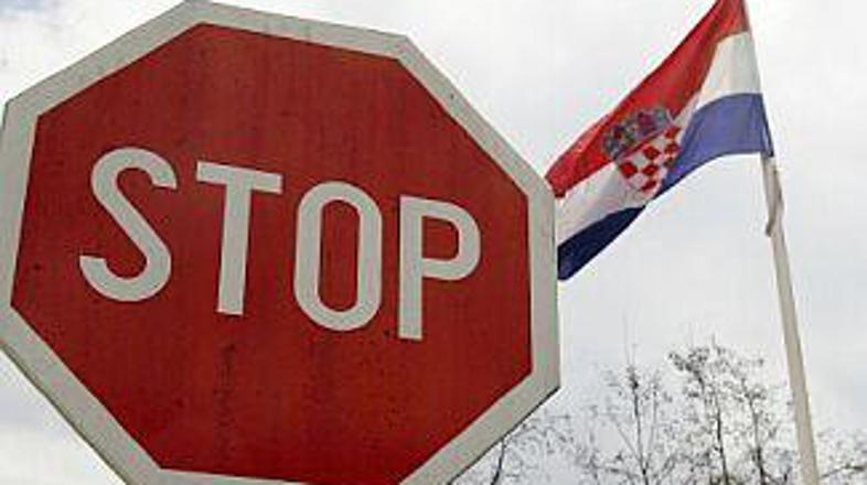 Hrvaški Jutarnji list opozarja, da se ne sme ponoviti mednarodna osamitev, ki jo