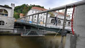 Mesarski most bo povezoval ljubljansko tržnico in Petkovškovo nabrežje. (Foto: A