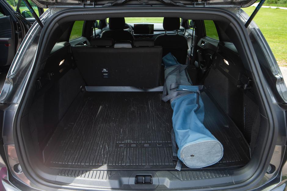 Ford družinski avto primerjava nalaganje prtljage | Avtor: Anže Petkovšek