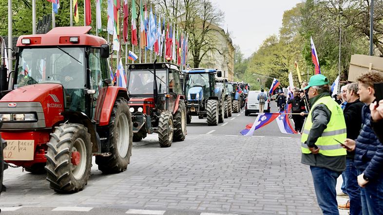 protestni shod kmetov v središču prestolnice