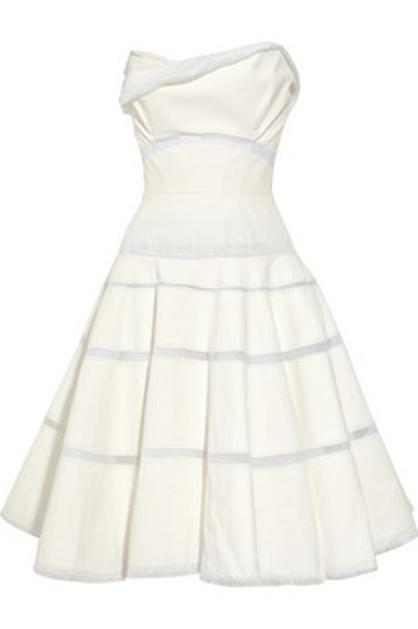 Victoria Beckham, prej 8,055,67 EUR, zdaj 2,819,48 EUR