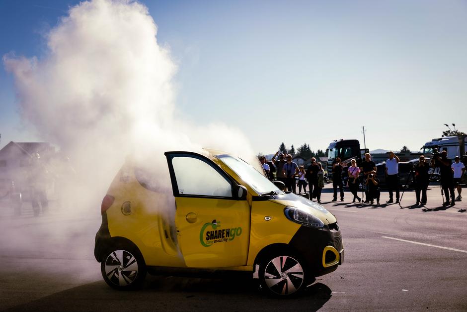 testni vžig in gašenje e-avtomobila, ko zagori elektrika | Avtor: Saša Despot