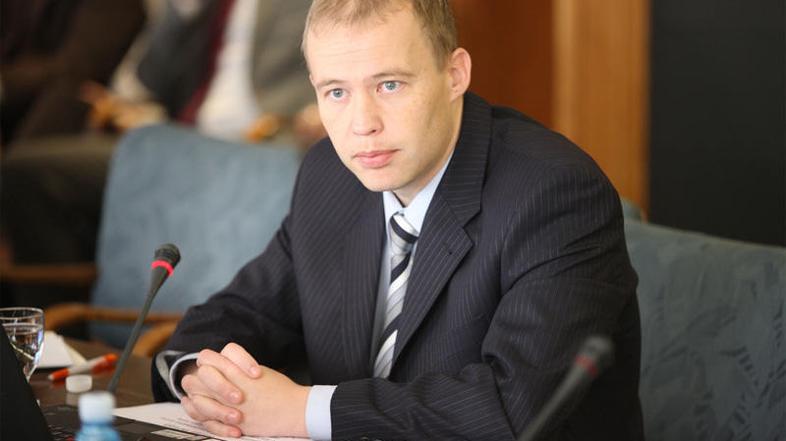 Presenečenje: Lahovnik bo prvi minister, ki bo moral v naslednjih mesecih na sod