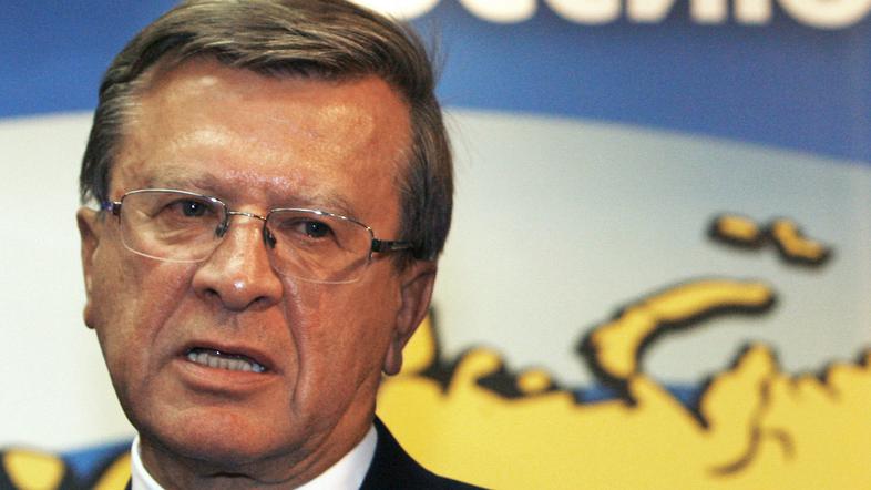 Za Zubkova je glasovalo 381 poslancev, 47 jih je bilo proti, osem se jih glasova