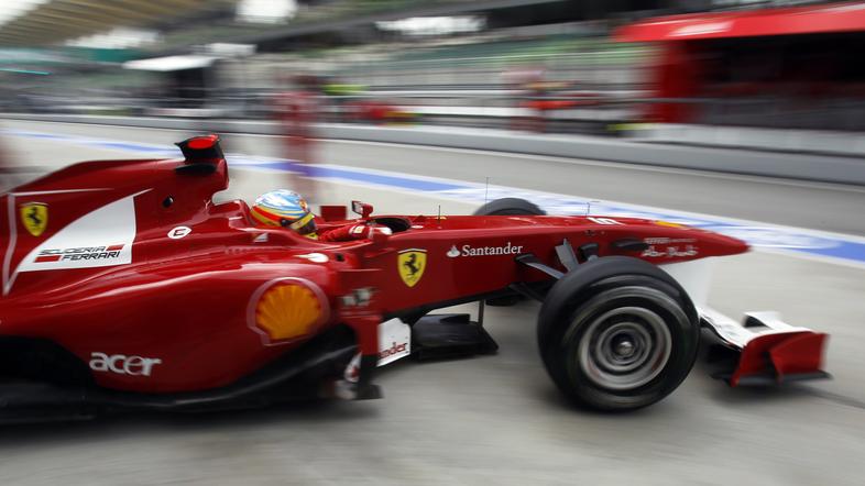 Alonso se zaveda zaostanka Ferrarija in upa na zunanjo pomoč. (Foto: Reuters)