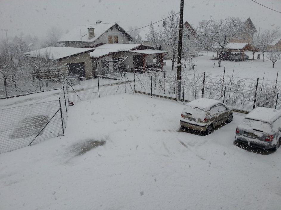 Sneženje v Šmartnem ob Paki