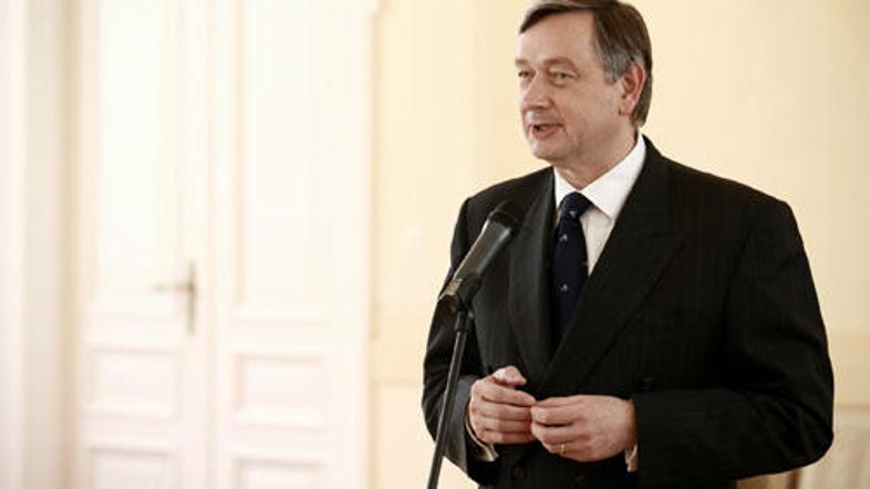 Predsednik se je odločil za varčevalne ukrepe.