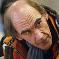 Vodja nepalske ekipe, Richard Morley, je javno zaprosil za ustrezne smuči.