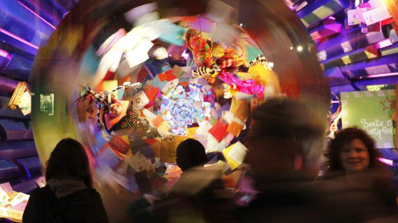 Trgovci so si izmislili vse mogoče stvari, da bi pritegnili kupce. (Foto: Reuter