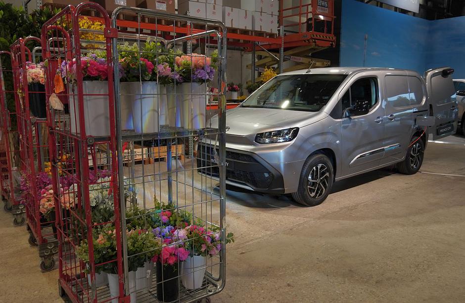 Toyota Professional: proace city, proace, proace max, hilux, LGV | Avtor: MatijaJanežič