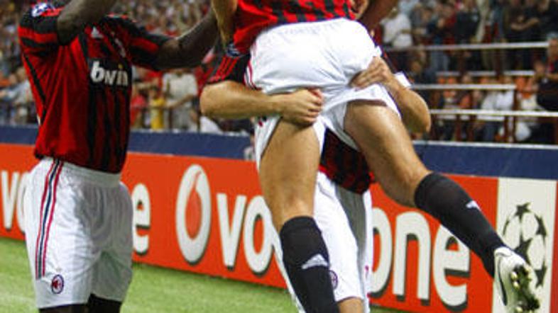Andrea Pirlo je že v 9. minuti poskrbel za ekstazo na stadionu Giuseppe Meazza. 