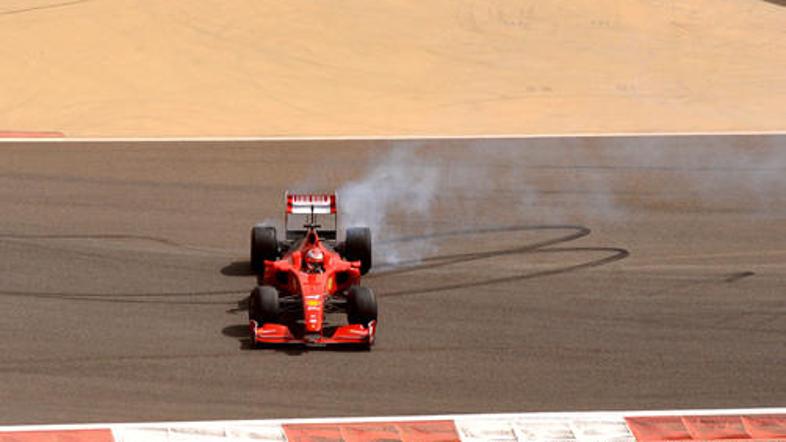 Kimi Räikkönen je v petek odpeljal preko 100 krogov in bil v Shakirju najhitrejš