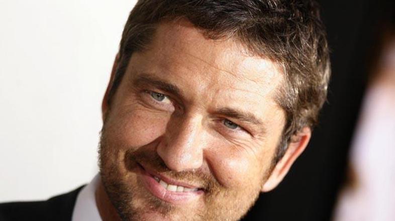 Gerard rad pokaže zadnjico.