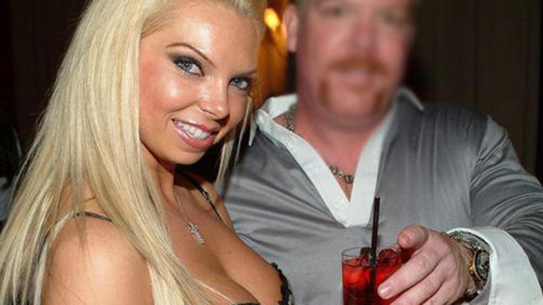 Policija skuša ugotoviti, ali je Jasmine Fiore umoril njen bogati mož, s katerim