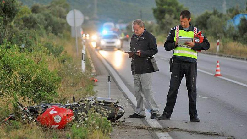 Okoli četrte ure zjutraj je na cesti od Šibenika proti Vodicam, v bližini bencin